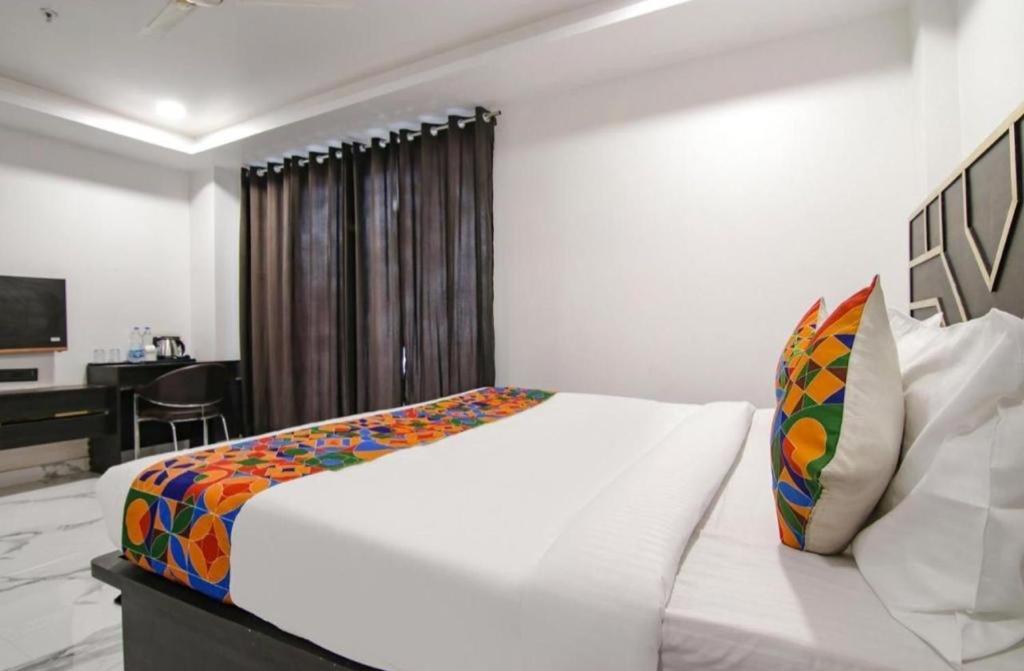 Hotel Grey Sky New Delhi Eksteriør bilde